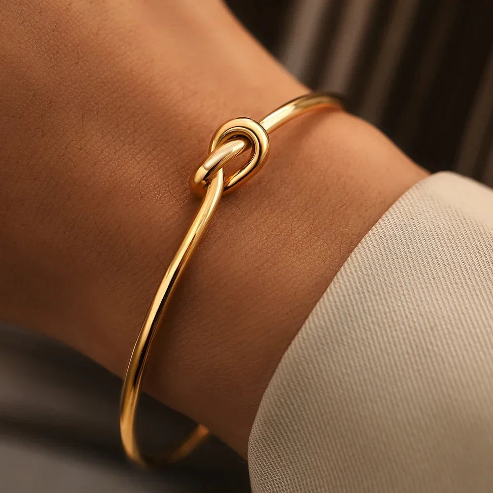 Vintage Stainless Steel Woven Bracelet – Timeless Streetwear Elegance