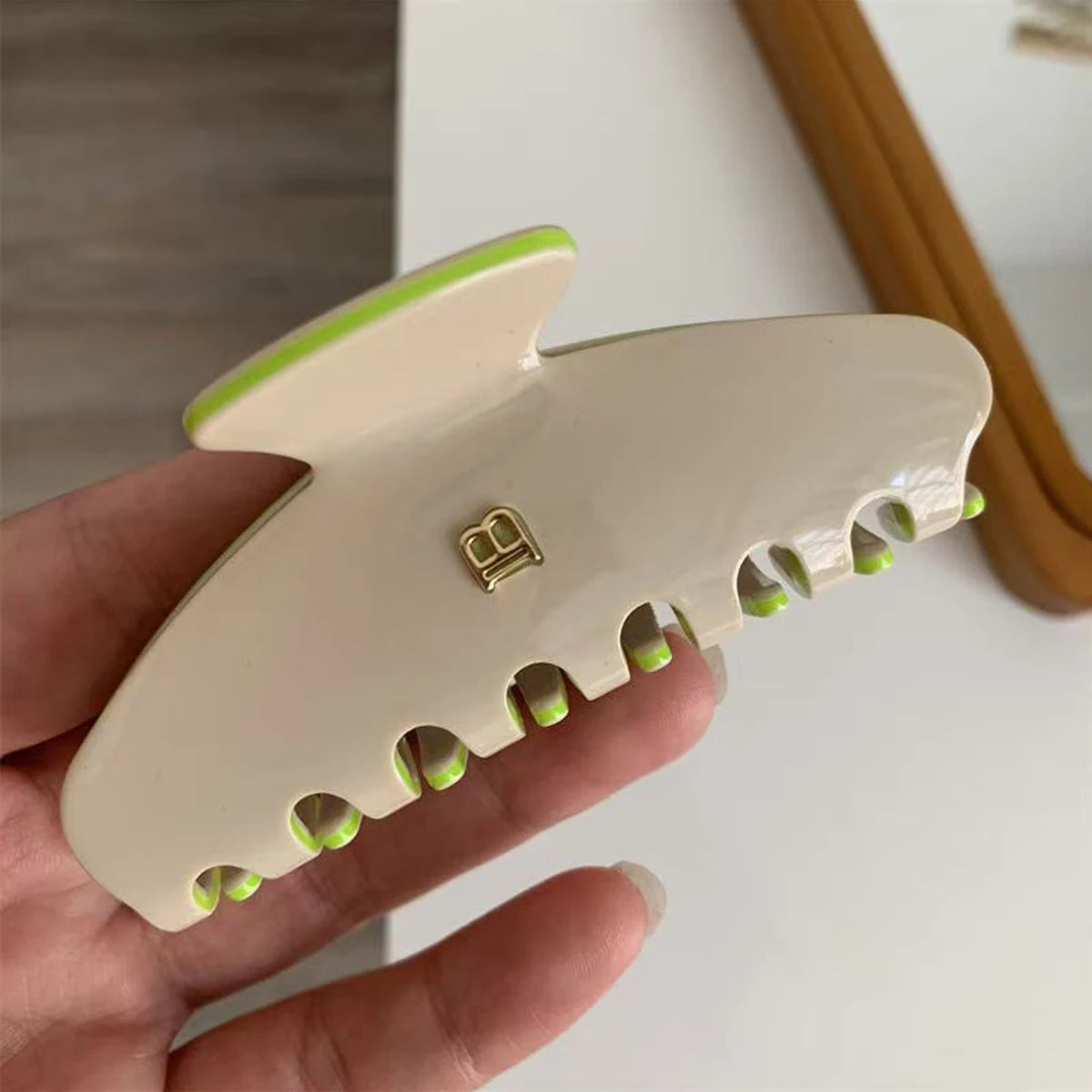 Arc Hair Claw