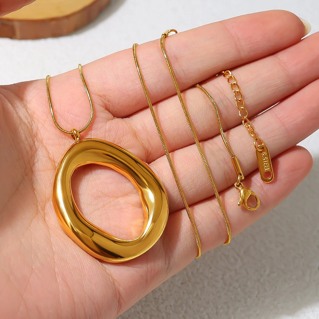 Luna Sculpt Pendant Necklace