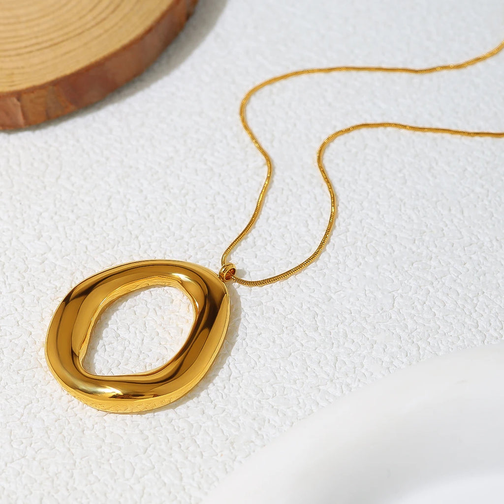 Luna Sculpt Pendant Necklace